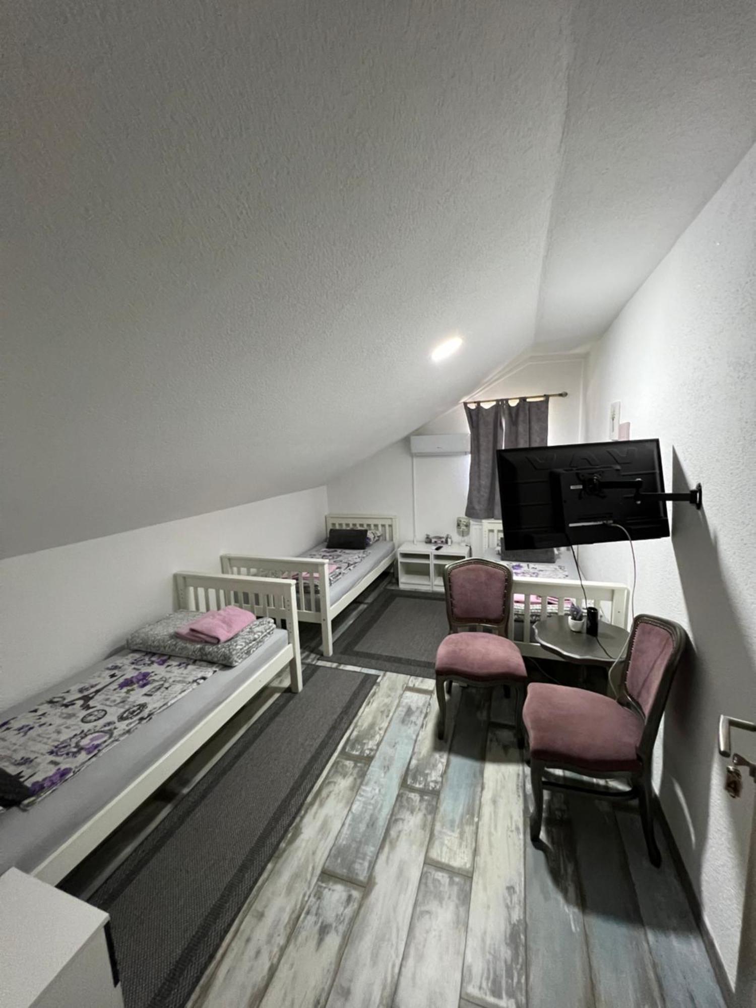 Prenociste-Sobe-Rooms-Aman Bihac Phòng bức ảnh